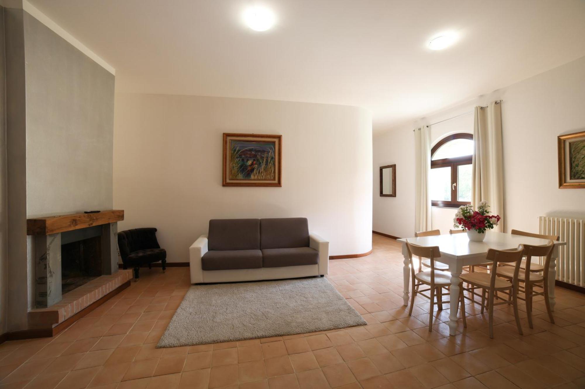 Aparthotel Ht Castello Di Campolongo Valfabbrica Exteriér fotografie