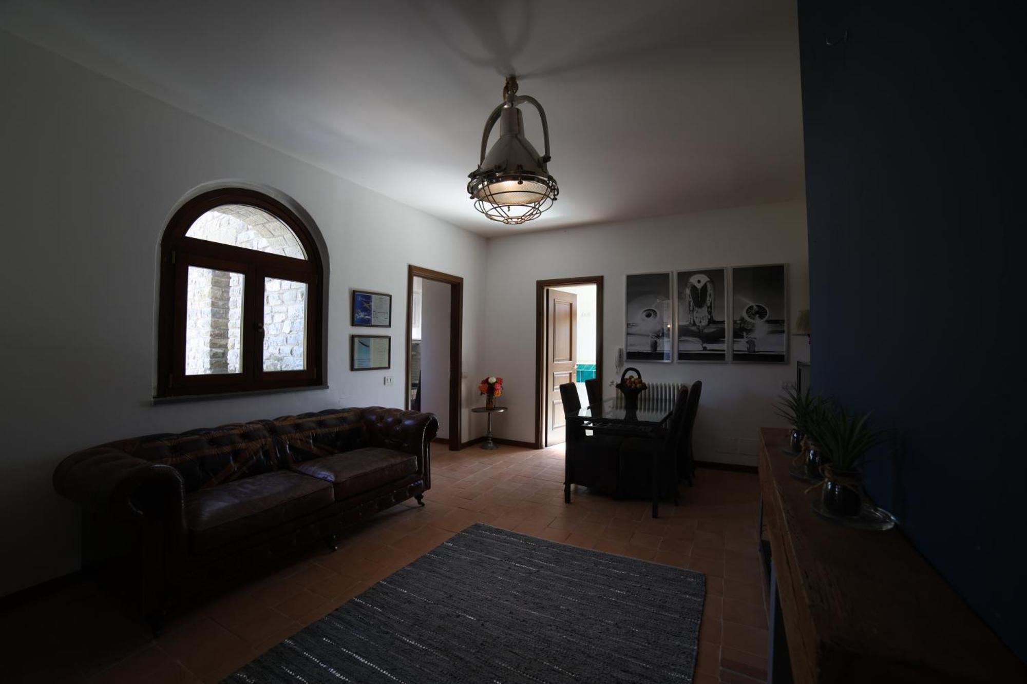 Aparthotel Ht Castello Di Campolongo Valfabbrica Exteriér fotografie